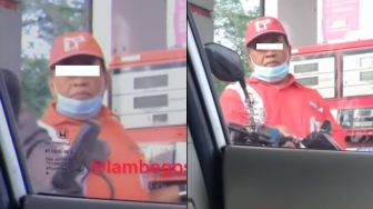 Viral Petugas SPBU Disebut Berwajah Mirip dengan Hotman Paris, Warganet: Cuma Beda Nasibnya