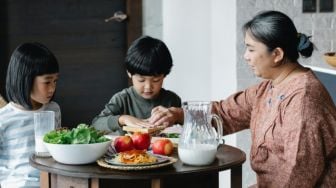 5 Cara Melatih Anak Gemar Makan Sayur