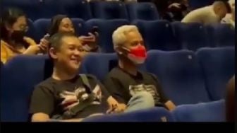 Ganjar Pranowo Keciduk Nonton Bioskop Bareng Denny Siregar, Warganet Ramai Berkomentar Sinis: Oh Ternyata