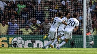 Gelandang Chelsea Kai Havertz (kiri) berebut bola dengan bek Leeds United Pascal Struijk (kanan) selama pertandingan sepak bola Liga Premier Inggris antara Leeds United melawan Chelsea di Elland Road, Leeds, Minggu (21/8/2022) malam WIB. Paul ELLIS / AFP
