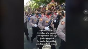 Viral Video Barisan Polisi Ini Diteriaki 'Sambo' Saat Karnaval, Netizen Sebut karena Kecewa
