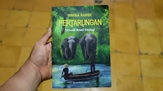 Benturan Kaum Biofilis Melawan Kaum Nekrofilis dalam Novel Pertarungan