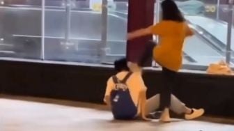 Geger Wanita Ngamuk Berkali-kali Tendang Kepala Pacarnya di Jalanan, Netizen: Cinta Boleh, Goblok Jangan