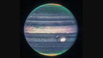 Intip Gambar Terbaru Jupiter Diambil JWST, Tampilkan Aurora di Kutub Planet