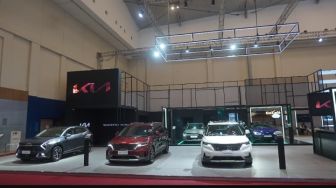 KIA Catat Penjualan 947 Unit Sepanjang GIIAS 2022, Kategori Mobil Keluarga Paling Mendominasi
