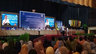 Dicurhati Calon Wisudawan UGM Soal Bisnis, Menteri Bahlil Tawarkan Suntikan Modal Puluhan Juta hingga Coaching Clinic