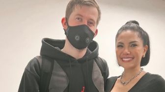 Alan Walker Ngobrol dengan Nikita Mirzani yang Berpakaian Super Seksi: Sopan Banget, Matanya Nggak ke Bawah