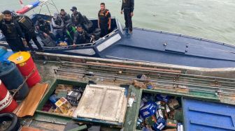 Bea Cukai Gagalkan Penyelundupan Puluhan Ribu Botol MMEA Ilegal di Perairan Batam