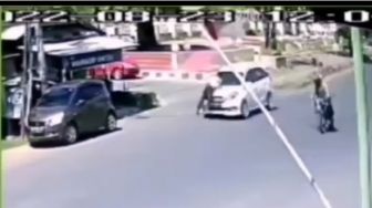 Viral Aparat Nangkring di Kap Mesin Honda Mobilio yang Tengah Melaju, Ini Sebabnya