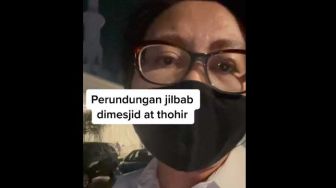 Heboh Wanita Ini Mengaku Dilarang Masuk Masjid At Thohir karena Tak Pakai Jilbab