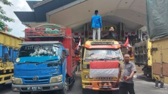 Lelah dengan Kelangkaan Solar, Ratusan Sopir Truk Lakukan Aksi di Balai Kota Samarinda