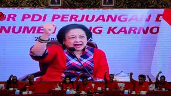 Megawati Peringatkan Kader PDIP untuk Tidak 'Dansa Politik', Ganjar: Akrobat Kali Ya?