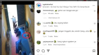 Asik Nikmati Waktu Sambil Main PS, 3 Pria Ini Kaget Dihampiri Ular, Warganet: Bang Kok Lari