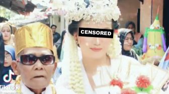 VIDEO Gadis Cantik Menikah dengan Seorang Kakek Viral di TikTok, Netizen: Kok Saya yang Nyesek Ya