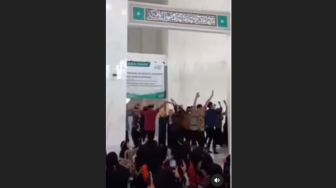 Joget Berjemaah Lagu Ojo Dibandingke di Masjid, Warganet Meradang: Kok Bisa Mahasiswa Segoblok Itu