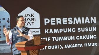 Gubernur DKI Jakarta Anies Baswedan memberikan sambutan saat peresmian Kampung Susun Produktif Tumbuh Cakung di Cakung, Jakarta Timur, Kamis (25/8/2022). [ANTARA FOTO/Fakhri Hermansyah/wsj]