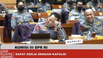 3 Momen Unik Rapat DPR dengan Kapolri, Ada Suara Perempuan Panggil Sayang