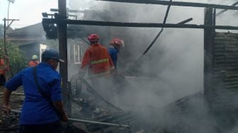 Lupa Matikan Kompor Sebelum Antar Anak ke Sekolah, Dapur Warga Blitar Ludes Terbakar