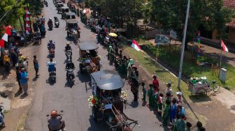 Foto udara Kirab Budaya di Kabupaten Pekalongan, Jawa Tengah, Kamis (25/8/2022). [ANTARA FOTO/Harviyan Perdana Putra/wsj]
