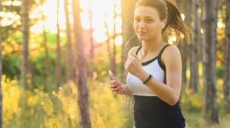 Baik untuk Kesehatan Fisik dan Mental, Ini 4 Manfaat Olahraga Lari bagi Tubuh