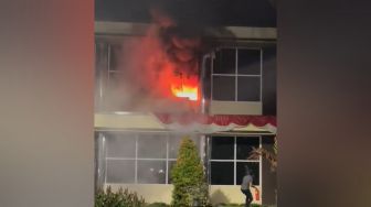 Gedung Polda Sumut Terbakar, Api Berkobar dari Lantai Dua