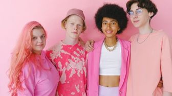 5 Rekomendasi Perpaduan Outfit Warna Pink untuk Tampil Kekinian