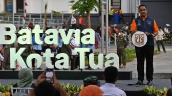 Gubernur DKI Jakarta Anies Baswedan menyampaikan sambutan dalam pembukaan Festival Batavia Kota Tua di Jakarta, Jumat (26/8/2022). [ANTARA FOTO/Aditya Pradana Putra/wsj]
