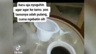 Wanita Ini Kesal Tamu Habiskan Suguhan Jajan Darinya, Warganet: Murah Mbak