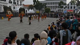 Sejumlah seniman Tari Reog Ponorogo beratraksi di arena Festival Batavia Kota Tua di Jakarta, Jumat (26/8/2022). [ANTARA FOTO/Aditya Pradana Putra/wsj]