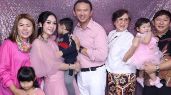 6 Momen Ultah Anak ke-2 Ahok dan Puput, Keakraban Fifi dan Puput Disorot