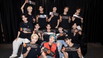 Libur Konser, Member SEVENTEEN Terlihat Mengunjungi National Gallery of Art