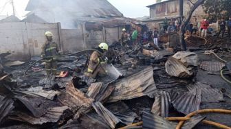 40 Rumah di Cakung Terbakar, Petugas Damkar Kesulitan ke Lokasi karena Banyak Mobil Parkir di Jalan