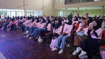 Srikandi Ganjar Jabar Fasilitasi Kreativitas Perempuan Milenial Lewat Fashion Show di Tasikmalaya