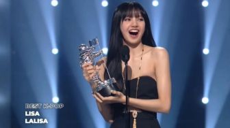 Lisa BLACKPINK Artis Solo Pertama yang Memenangkan Best Kpop di MTV VMA 2022