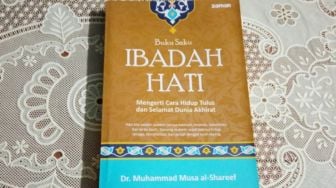 Ulasan Buku Saku Ibadah Hati, Pentingnya Keikhlasan saat Beramal