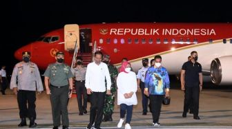 Terbang Selama 5 Jam, Jokowi Didampingi Iriana Kunker ke Jayapura Papua