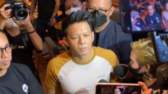 Reaksi Ariel NOAH Lihat BCL Dicium Ray Prasetya saat Konser di Singapura