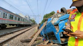 Kronologi Angkutan Kota Tertabrak KRL di Kota Bogor, Polisi: Angkot Diduga Rem Blong