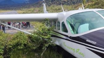 Pesawat Smart Aviation Tergelincir di Bandara Sinak Papua