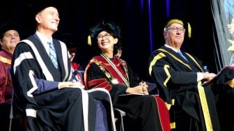 Rektor Universitas Bakrie Bahas Pemimpin Perempuan di Indonesia di Depan Wisudawan di Australia