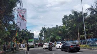 Paskibraka Pulang Disambut Meriah Dibuat Baliho, Ternyata Anak Ketua DPRD Riau