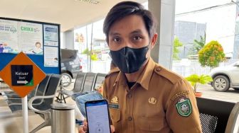 Aplikasi Mobile JKN Mudahkan Rahmat Mengambil Antrean Pelayanan di Rumah Sakit