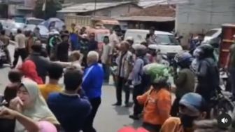 Kecelakaan Maut di SDN Kota Baru Bekasi: Warga Panik Berlarian, Ibu-ibu Teriak Histeris!