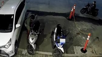 4 Bandit Terekam CCTV Saat Beraksi, Gagal Bawa Motor Curian Lantaran Kepergok Warga