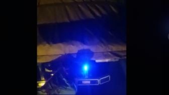 Biar Jera, Cara Ekstrem Pria Tangani Truk dengan Lampu Silau Ini Bikin Salah Fokus