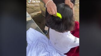 Viral Rambut Siswa SD Ini Dipenuhi Kutu, Guru Inisiatif Potong Rambut Siswa Hingga Banjir Pujian