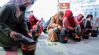 Mak Ganjar dan Ratusan Emak-emak Tanam Ribuan Pohon Cabai Serentak di 5 Wilayah Jakarta