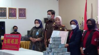 Tumpukkan Uang hasil Korupsi Dana Bos Dipamerkan Kejari Bogor