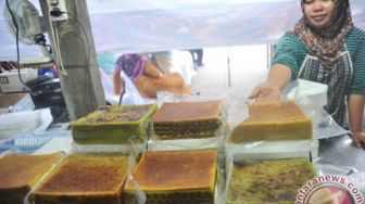 Siasat Penjual Kue Basah Tradisional Palembang Saat Harga Telur Masih Tinggi: Beli Telur Retak