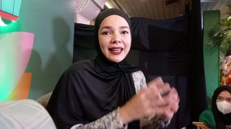 Berhenti Nyanyi, Dewi Sandra Serius Terjun ke Industri Fashion: Pengen Punya Macam-macam Khimar